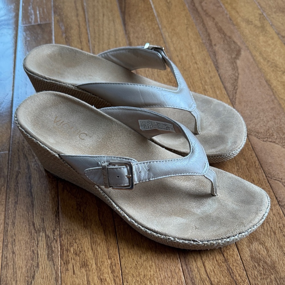 Vionic Beige Wedge Sandals